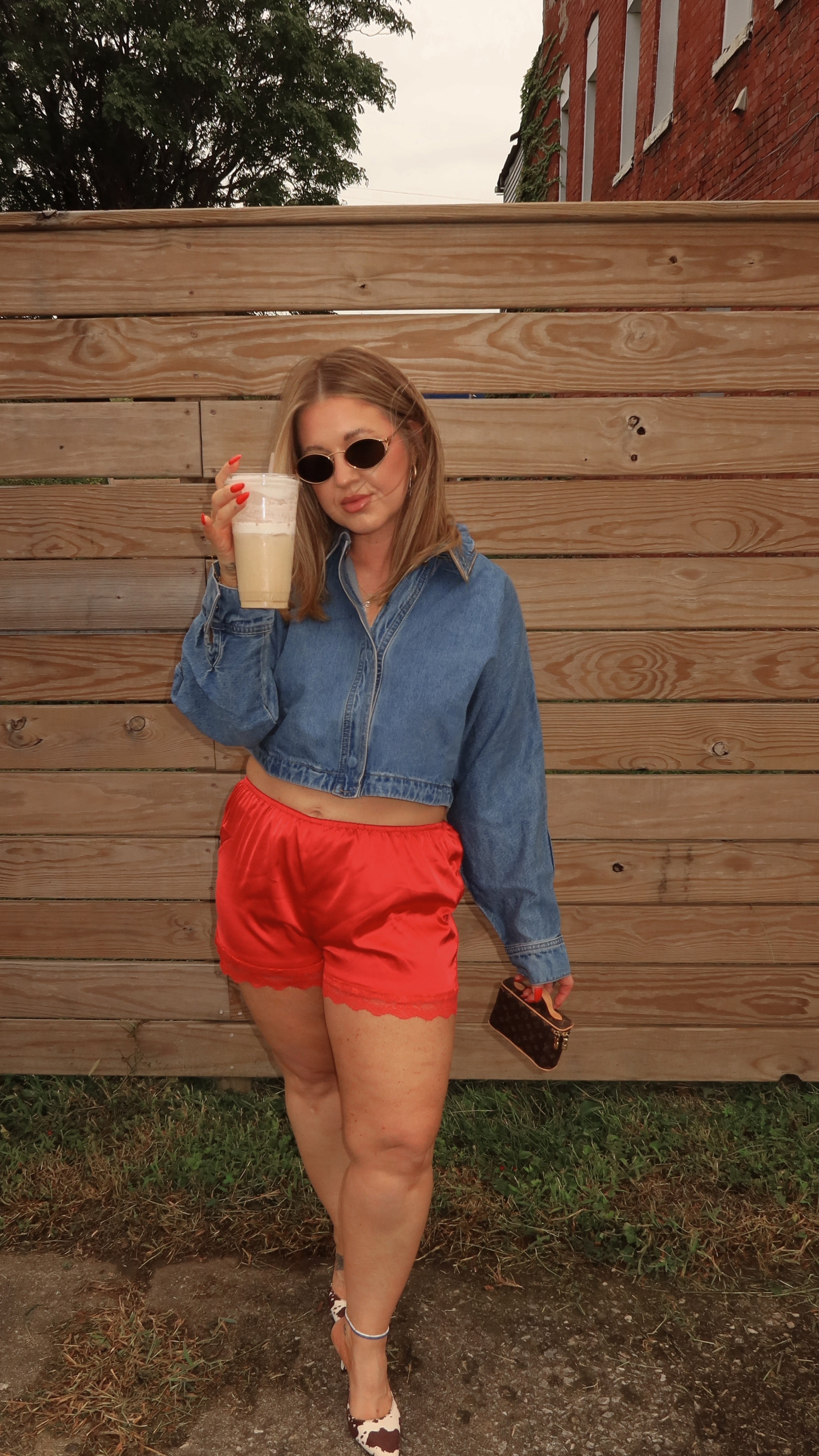 DENIM CROPPED JACKET.