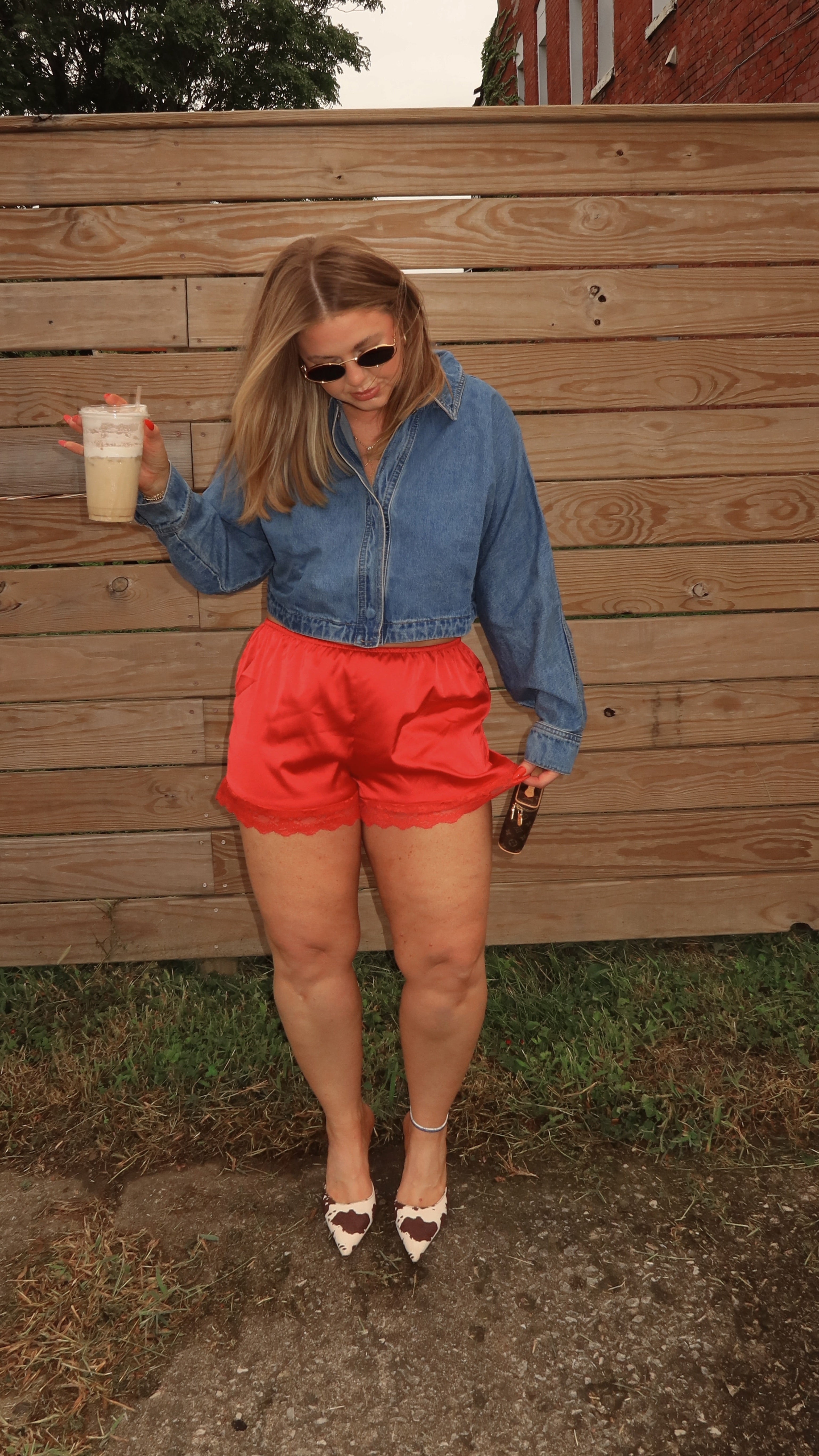DENIM CROPPED JACKET.