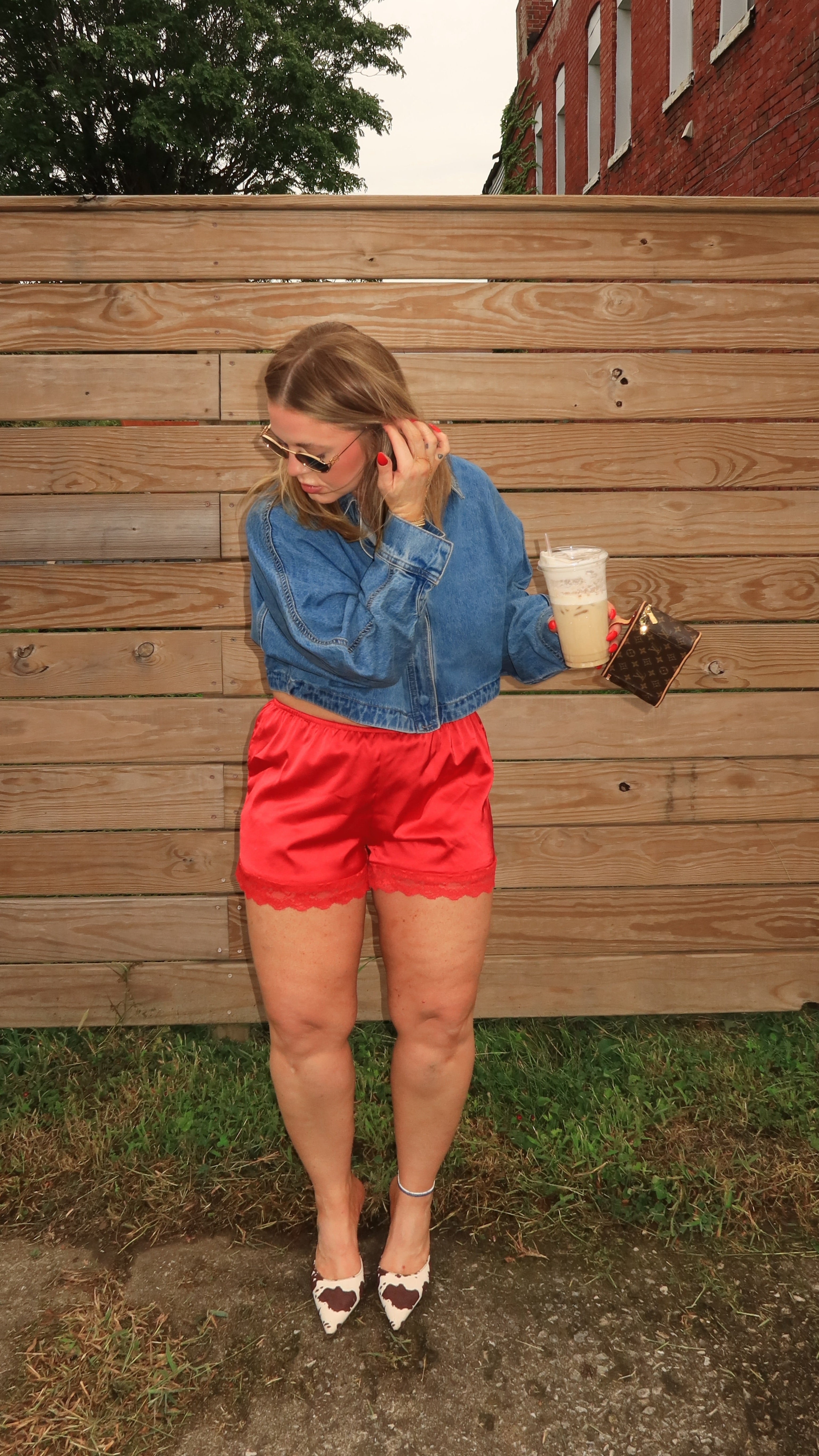DENIM CROPPED JACKET.