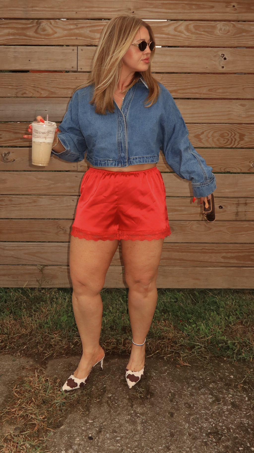 DENIM CROPPED JACKET.