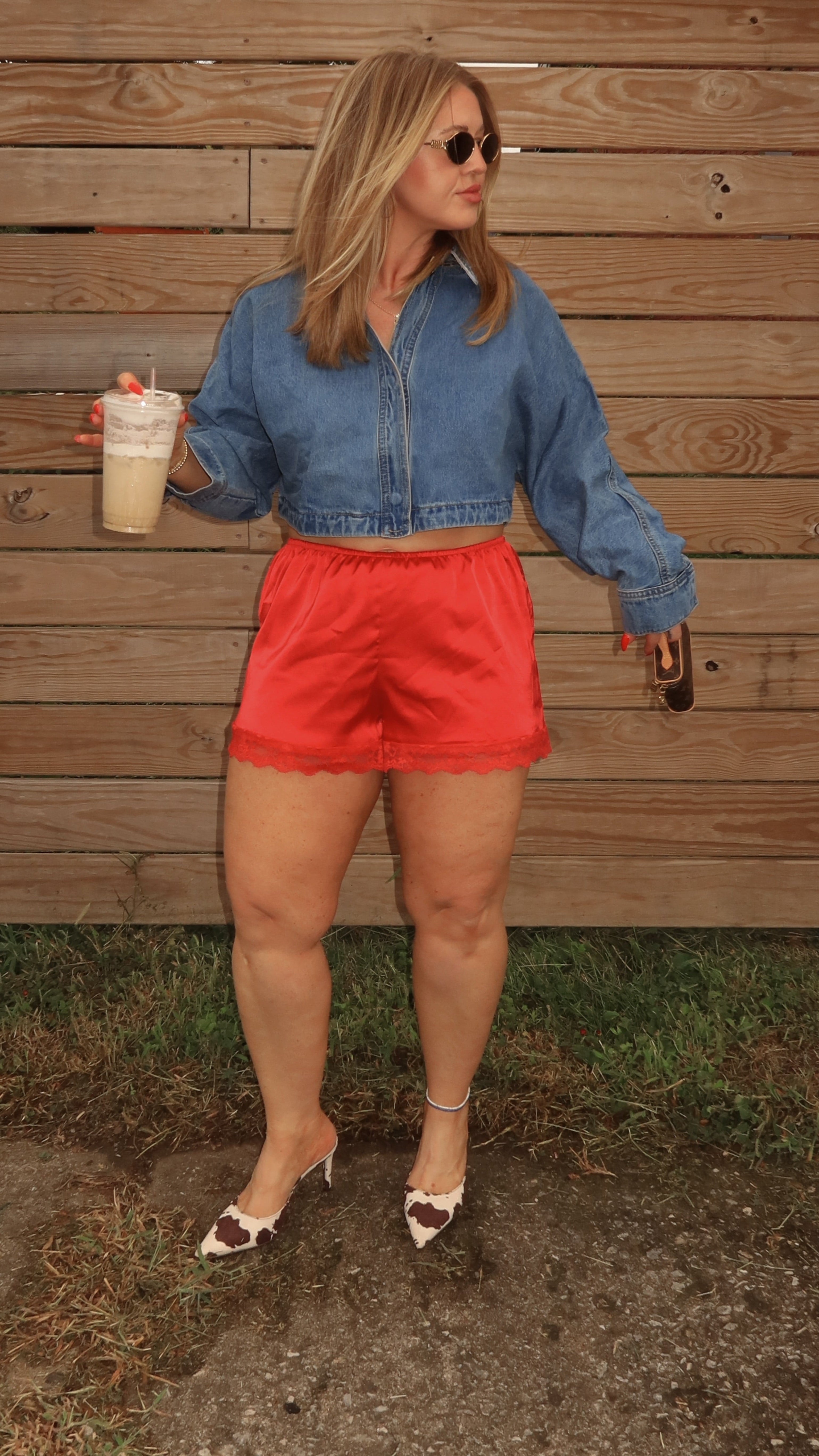 DENIM CROPPED JACKET.