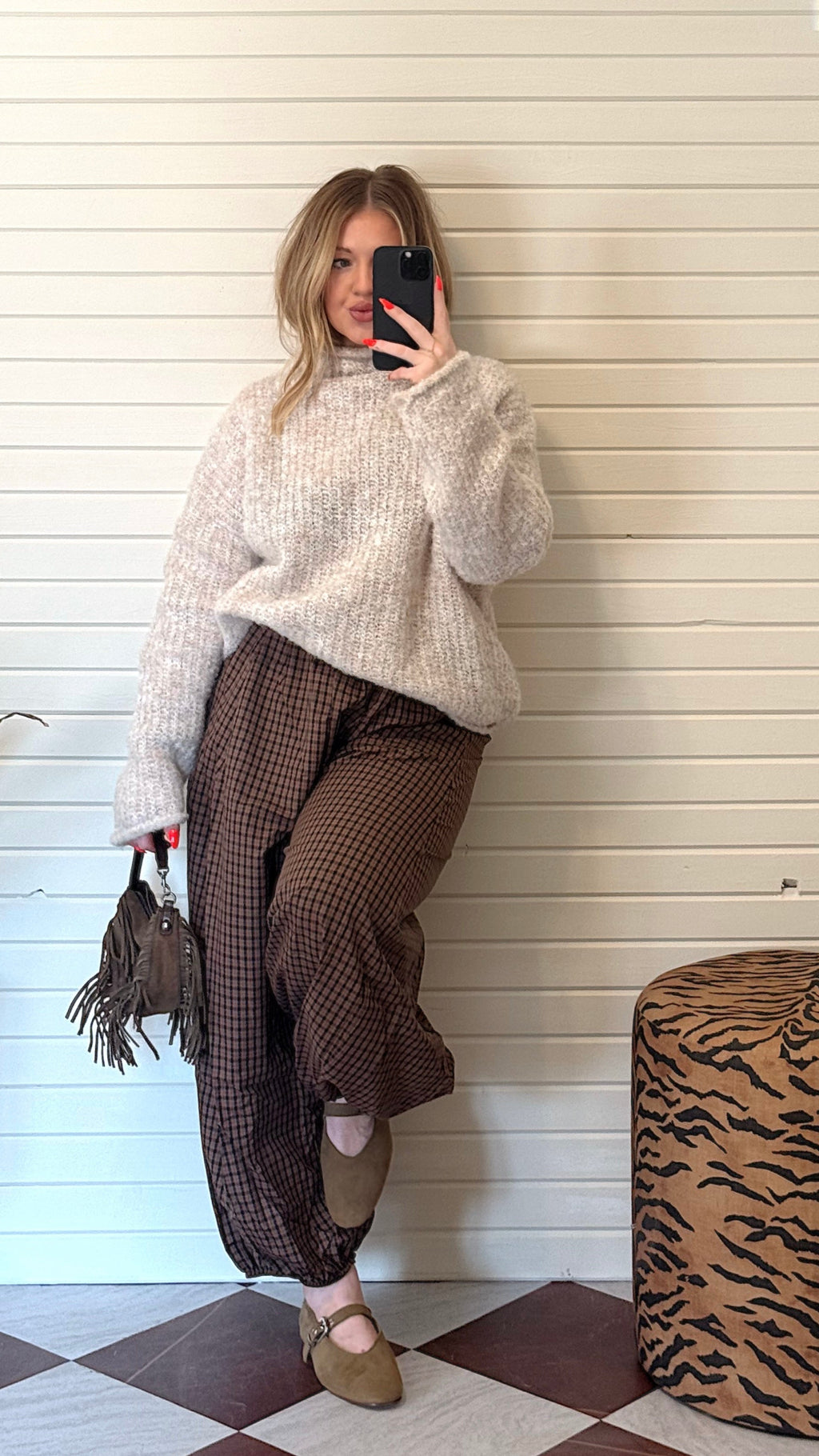 LAINE PLAID BALLOON PANTS.