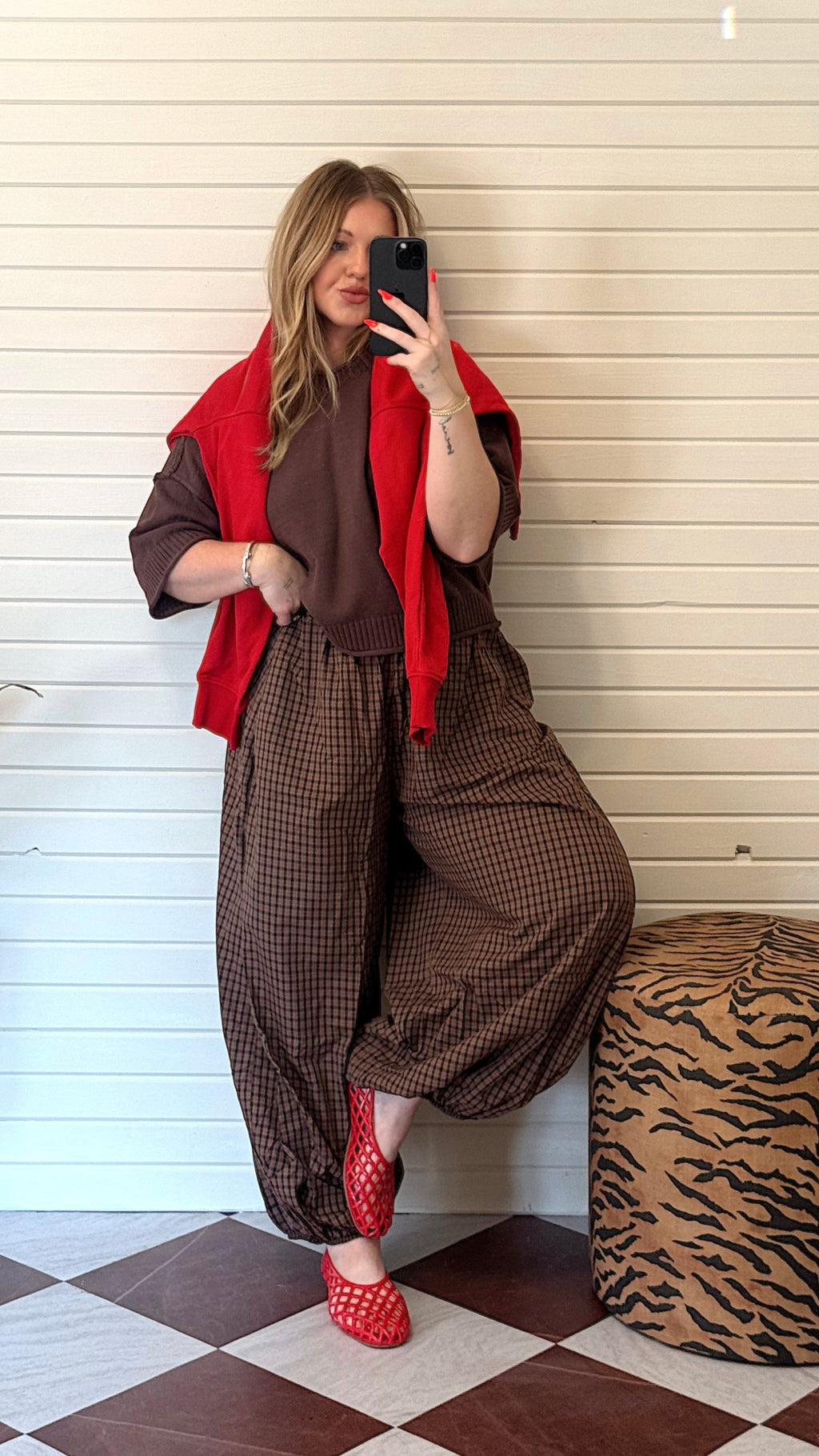 LAINE PLAID BALLOON PANTS.