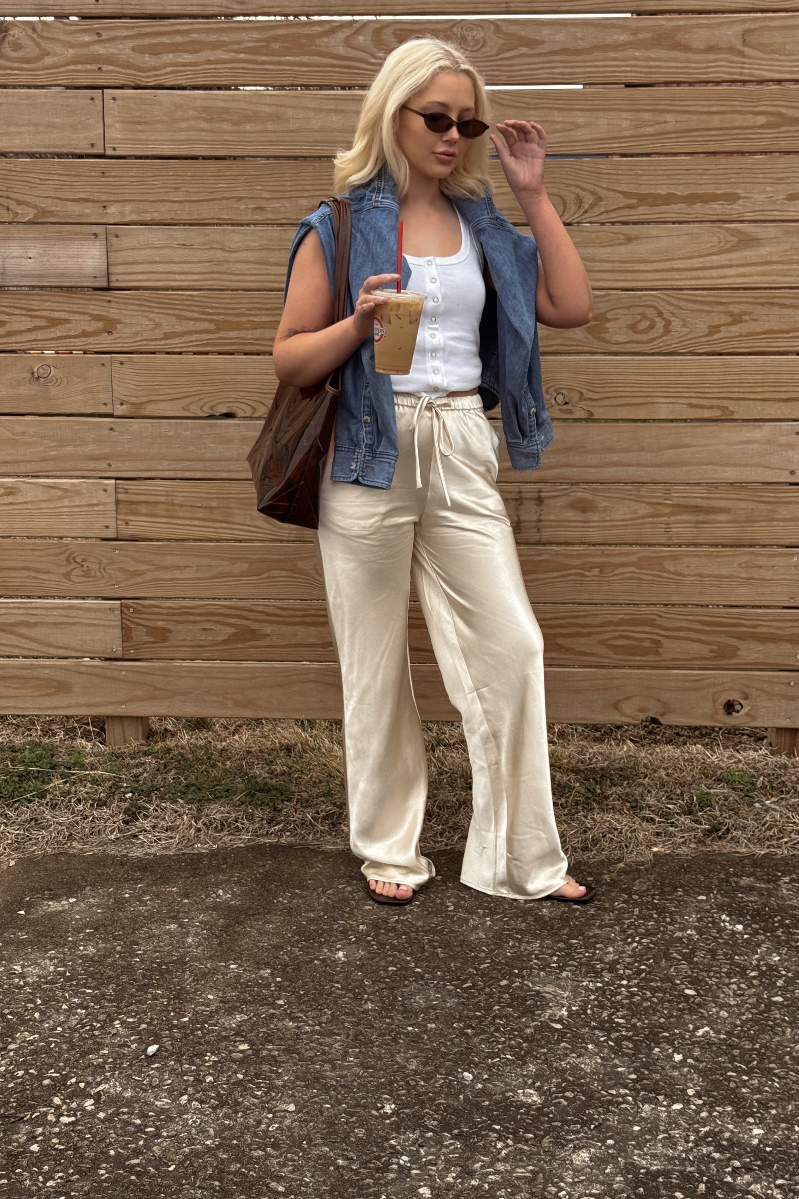 CHAMPAGNE SATIN PANTS.