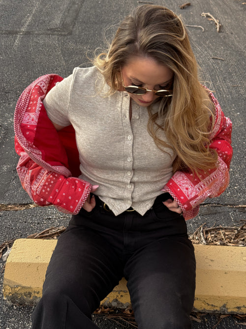 BANKS BUTTON FRONT TEE.