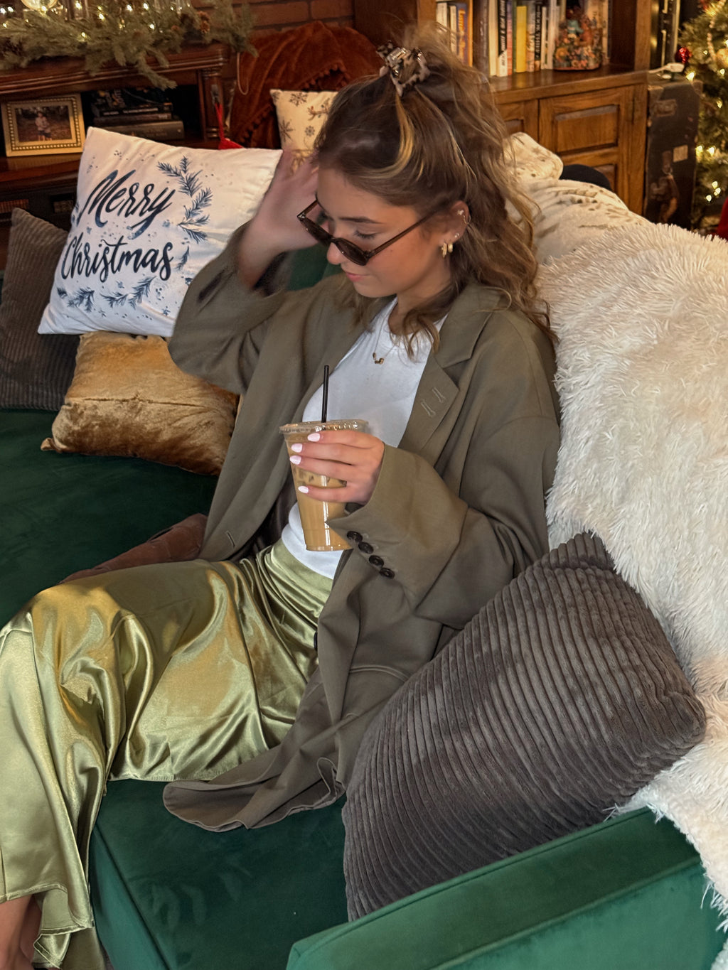 DOWNTOWN SATIN SKIRT.