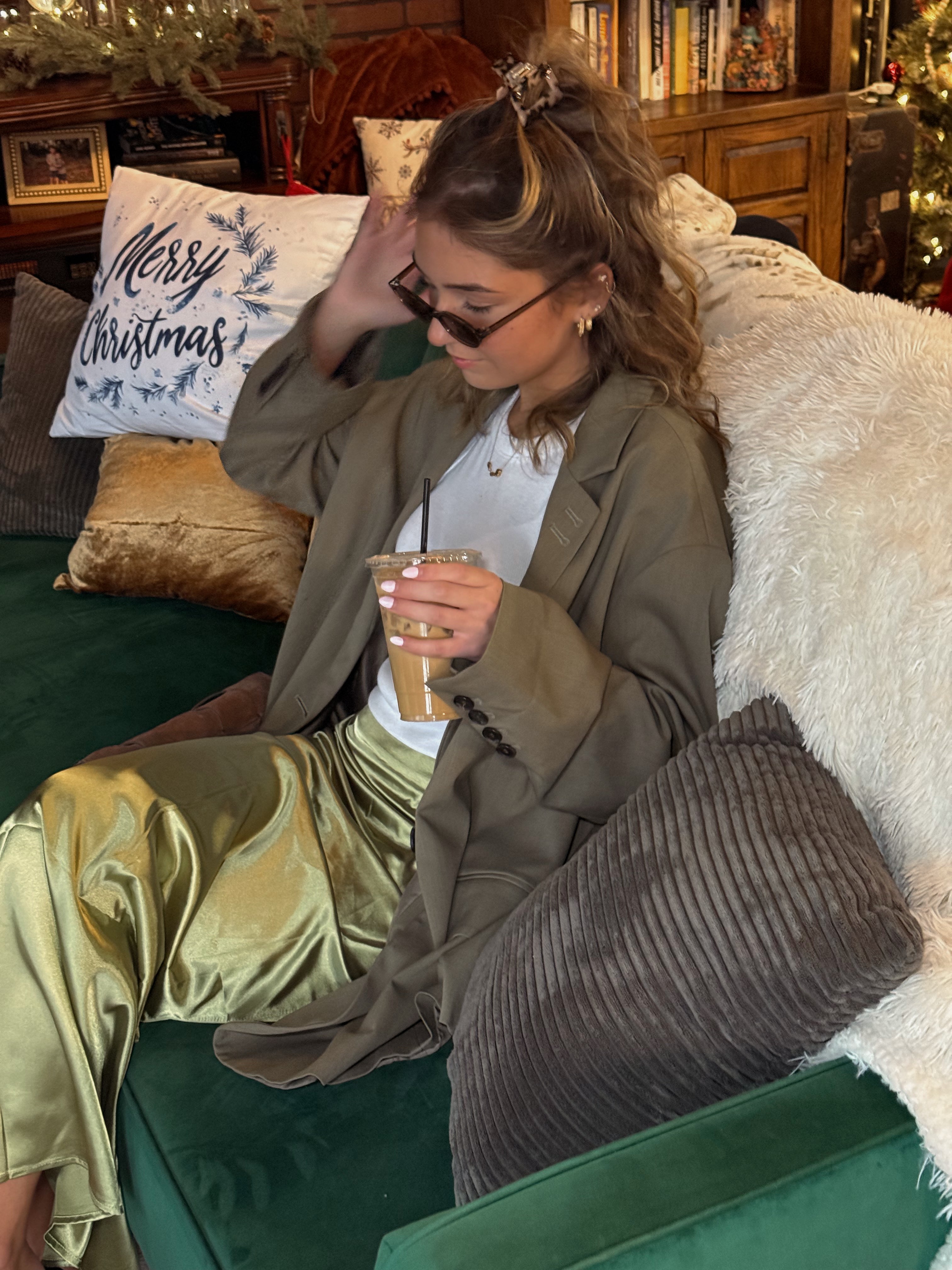 DOWNTOWN SATIN SKIRT.