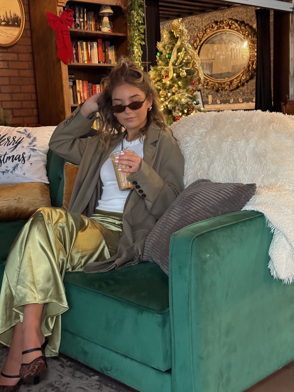 DOWNTOWN SATIN SKIRT.